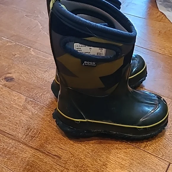 Kids Bogs - Picture 1 of 5